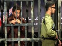 İşgal rejimi başka zindanlara naklettiği Filistinli esirlere işkence ediyor