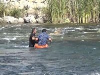 Balık tutarken suyun yükselmesi sonucu mahsur kalan vatandaş kurtarıldı