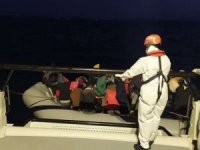 İzmir ve Balıkesir açıklarında 59 düzensiz göçmen kurtarıldı