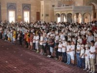 Adana'da yüzlerce çocuk "Hayat Namazla Güzeldir" etkinliğine katıldı