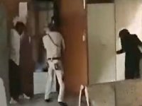 Hindistan'da avukat giyimli çete üyeleri mahkeme salonunu bastı: 3 ölü