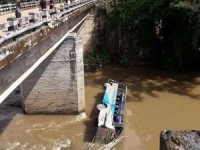 Hindistan'da otobüs nehre düştü: 6 ölü 16 yaralı