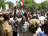 Sudanlılar hükümetin düşmesi için gösteri düzenledi