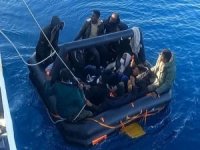 Yunanistan tarafından geri itilen 249 düzensiz göçmen kurtarıldı