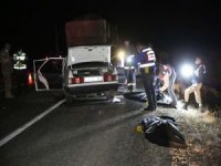 ​Otomobil tıra çarptı: Karı-koca hayatını kaybetti 2 yaralı