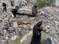 Pakistan'da otomobil uçuruma yuvarlandı: 6 ölü 3 yaralı