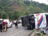 Ekvador'da yolcu otobüsü devrildi: 18 ölü, 25 yaralı