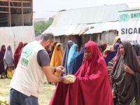 ​Umut Kervanı Somali'de sıcak yemek ikramında bulundu