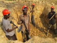 Zambiya'da yasa dışı madencilikle mücadele