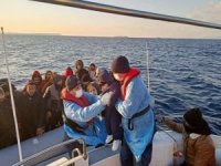 Yunanistan tarafından geri itilen 151 düzensiz göçmen kurtarıldı