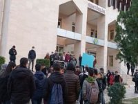 Harran Üniversitesi öğrencileri rektörlük önünde eylem yaptı