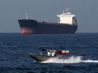 İran bir yakıt tankerine el koydu
