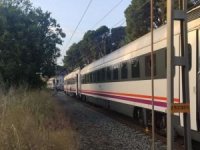 İspanya'da yolcu treni ile lokomotif çarpıştı: 30 yaralı