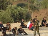 İşgal rejimi Batı Şeria'da 50 Filistinli işçiyi alıkoydu