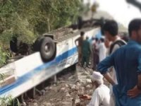 Pakistan'da otobüs kazası: 19 ölü 12 yaralı