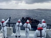İzmir açıklarında 90 düzensiz göçmen kurtarıldı