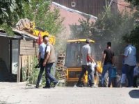 Fatih'te gergin yıkım: Tapulu yerlerimizi haksız bir şekilde yıkıyorlar