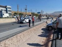 Siirt’te iki otomobilin karıştığı kazada 4 kişi yaralandı