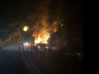 Muğla'da yolcu otobüsü yandı: 38 yolcu tahliye edildi Muğla'da seyir halindeyken alev alan yolcu otobüsündeki 38 kişi son anda kurtuldu.