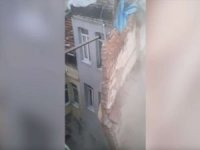 İstanbul'da metruk binanın duvarı çöktü