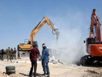 Siyonist işgal rejimi Filistinlilere ait evleri yıkmaya devam ediyor