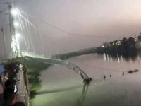 Hindistan'da çöken köprüde can kaybı 70'e yükseldi