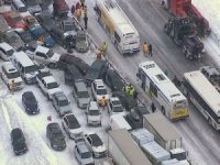 Kanada'da kar fırtınası zincirleme kazaya neden oldu: 60'tan fazla araç birbirine girdi