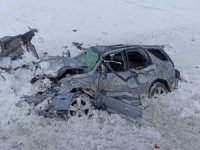 Rusya'da iki otomobil kafa kafaya çarpıştı: 6 ölü