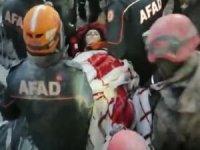Gaziantep'te anne ve 2 çocuğu 106 saat sonra enkazdan sağ olarak çıkartıldı