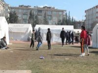 Kahramanmaraş'taki çadır kentlerde yaralar sarılıyor