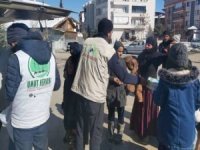 Umut Kervanı ve IHO Ebrar'dan çadırda kalan muhtaç depremzedelere yardım