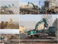 Enkaz çalışmalarının devam ettiği Kahramanmaraş'ta her gün 45 bin ton hafriyat kaldırılıyor