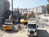 Depremin merkez üssü Pazarcık'ta enkaz kaldırma devam ediyor