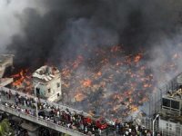 Bangladeş’te giyim çarşısında büyük yangın