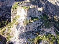 Tarihi Bakras Kalesi'nin depremlerde yıkılan bölümleri havadan görüntülendi