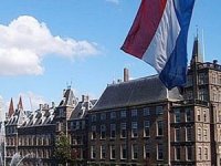 Hollanda'da parlamento binası boşaltıldı