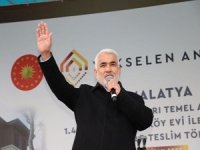 Yapıcıoğlu, Malatya'da anahtar teslim ve temel atma töreninde halka hitap etti