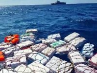 Akdeniz'de paketler halinde 2 ton kokain ele geçirildi