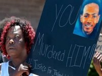 ABD'de siyahi genci 46 kurşunla öldüren polisler suçsuz bulundu