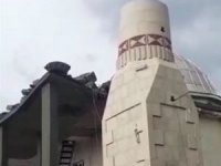 Şiddetli fırtına nedeniyle cami minaresi yıkıldı