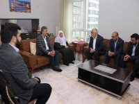HÜDA PAR Genel Başkanı Yapıcıoğlu'ndan depremde vefat eden HÜDA PAR Kahramanmaraş İl Başkanı Üdürgücü'nün ailesine ziyaret
