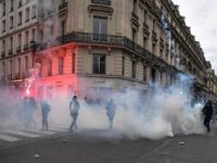 Fransa'da protestocular Paris borsasını bastı