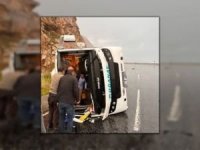 Van'da yolcu otobüsü devrildi: 16 yaralı