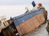 Filipinler'de gemi alabora oldu: 3 ölü