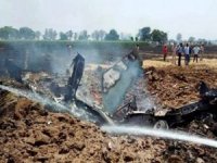 Hindistan’da evin üzerine savaş uçağı düştü: 3 ölü