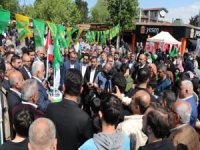 HÜDA PAR Genel Başkanı Yapıcıoğlu, siyasi parti standları ve esnaf ziyaretinde bulundu.