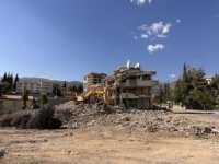 Ebrar Sitesi'ndeki ağır hasarlı blokların yıkımı tamamlandı