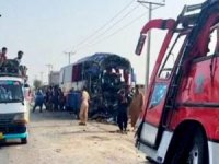 Pakistan'da iki otobüs çarpıştı: 10 ölü 40'tan fazla yaralı