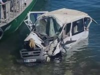 Kontrolden çıkan minibüs göle düştü: 11 yaralı