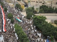 Yemen'de on binlerce kişi işgalci rejimi telin etti